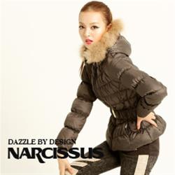 ◎高質感輕量光澤TEFLON防潑水面料+90%特選鴨絨填充|◎帽子+100%貉子毛帽緣皆為可拆式,袖口羅紋防風保暖設計.|◎精緻鍍金腰封增添顯瘦感,德國進口高質感印花內裡+印花收納袋.商品名稱:可拆式