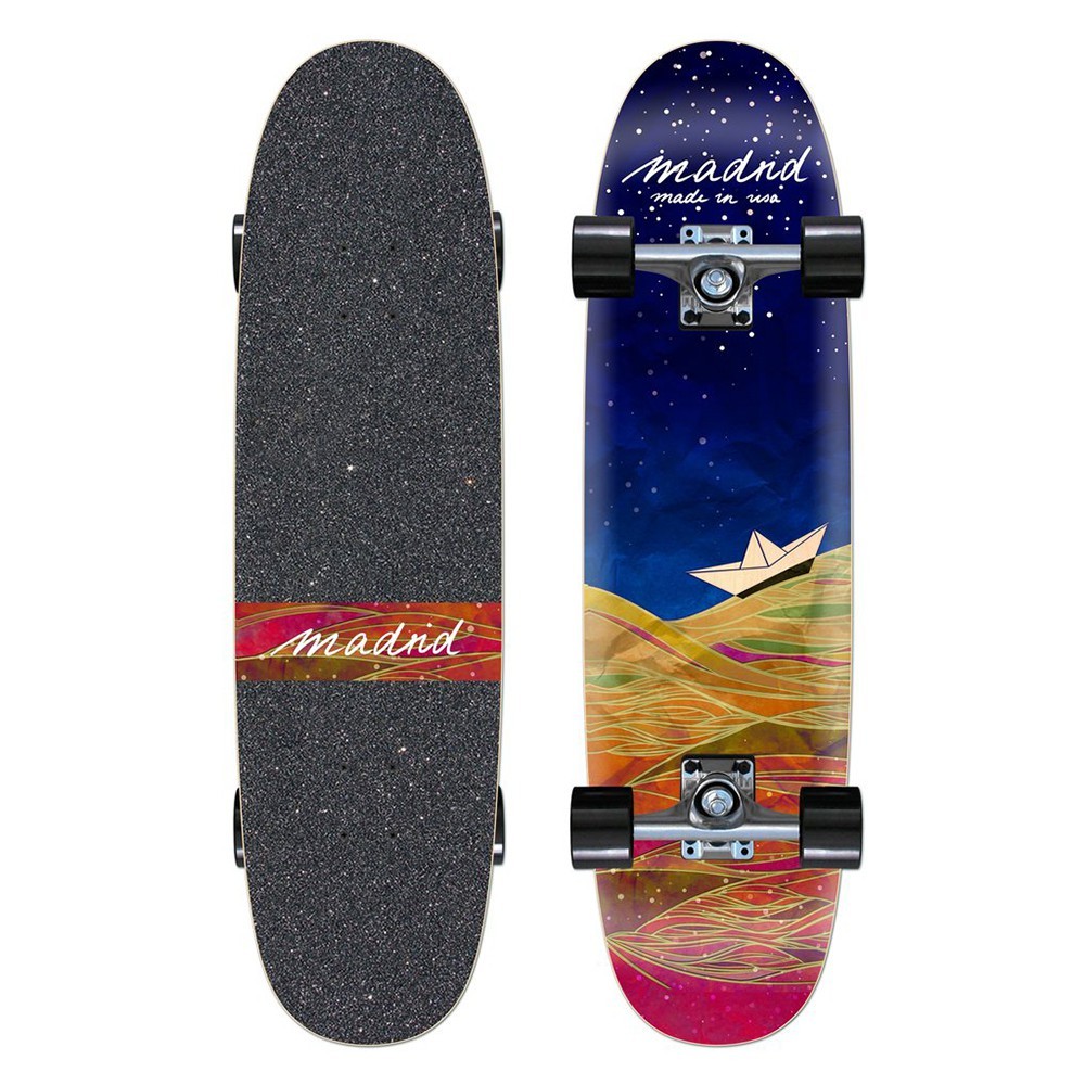 適合玩法：Cruise 街滑代步/ Freestyle/ 洗碗規格：(砂紙) Flypaper Griptape(輪架) Caliber Standard 8.5 Trucks(輪子) Cadilla