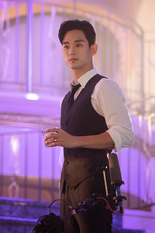 金秀賢退伍後男人味爆發！《雖然是精神病但沒關係》文鋼太禁慾又誘惑！