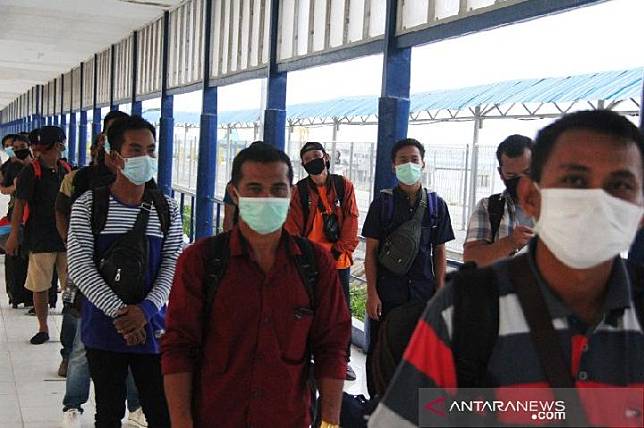 Cegah Corona, 500 TKI yang Pulang via Medan akan Dikarantina | Tempo.co |  LINE TODAY