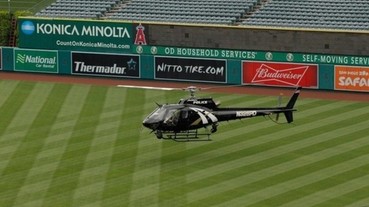 棒球場上為什麼出現警用直升機？！ 原因絕對讓你超佩服