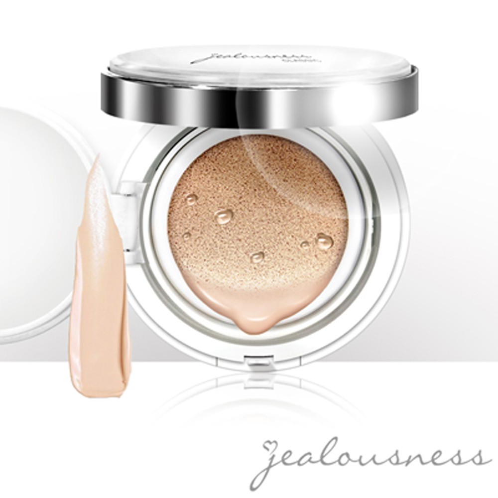 商品特色晶燦水潤氣墊粉餅(C03/自然膚)SPF50★★★ 15g x 1高密度細緻粉撲，80萬個氣孔氣墊海綿，底妝不著痕跡，零粉感! ６效合１銷售重點採用特殊的微針海綿充填技術，將滑順的粉凝乳注入8