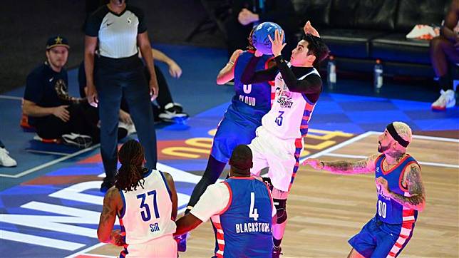 NBA全明星名人賽，中國男星王鶴棣繳出18分、3籃板。（圖／翻攝自NBA微博）