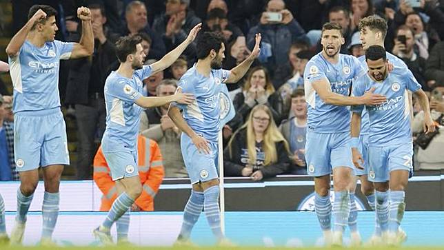 Foto: Aksi Menawan Riyad Mahrez Saat Membawa Manchester City Kembali ke Puncak Klasemen Liga Inggris