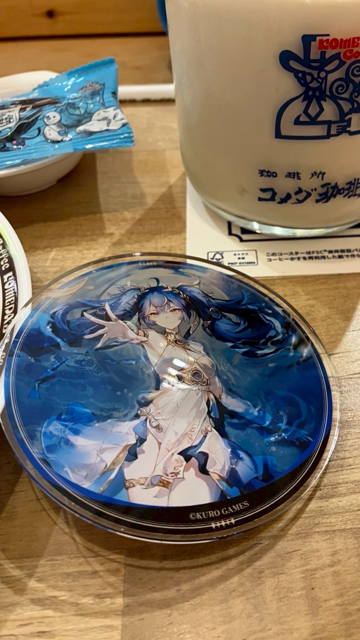 鳴潮片手にティータイム