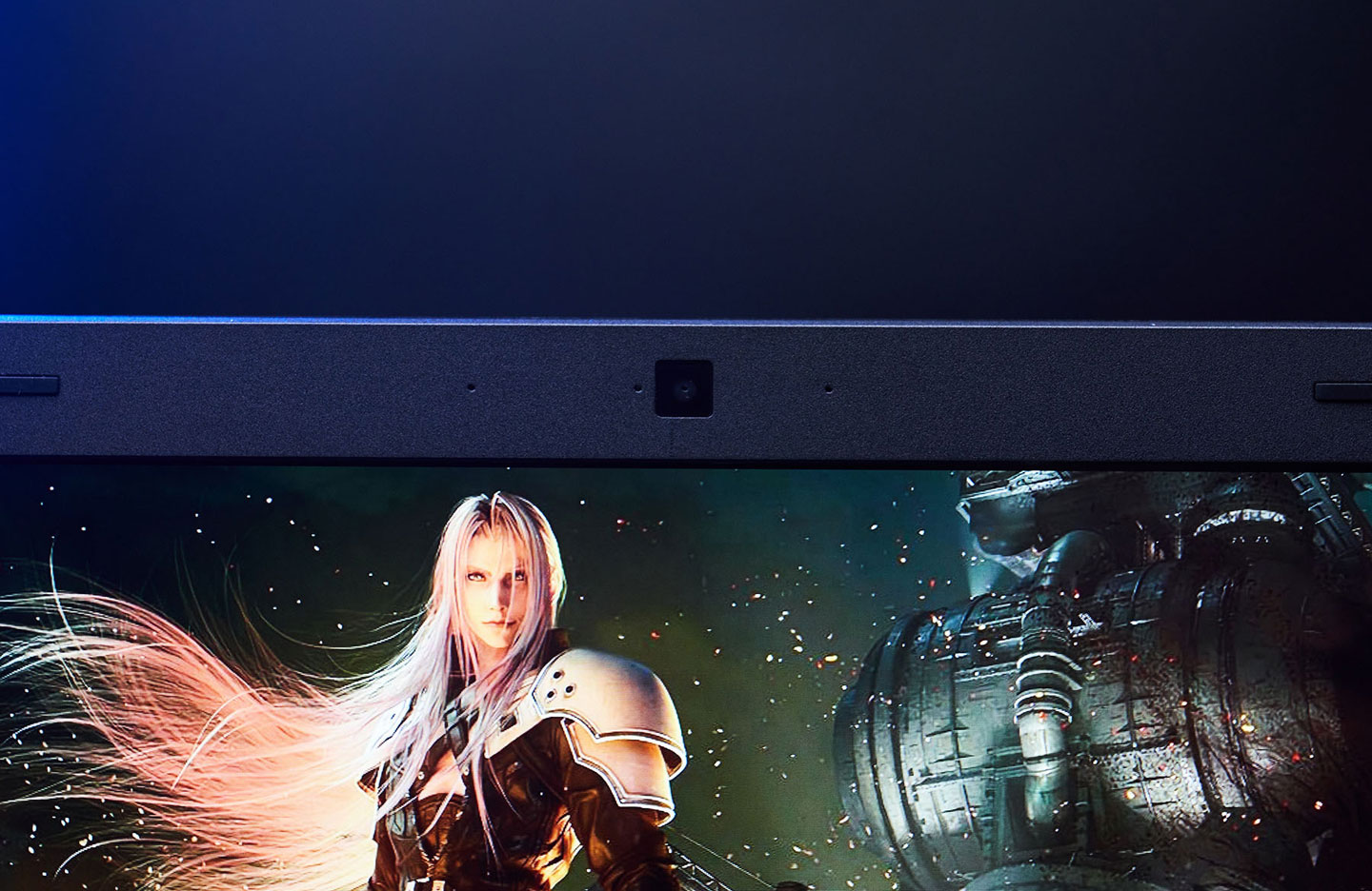 螢幕上方設置了視訊攝影機與陣列式麥克風。