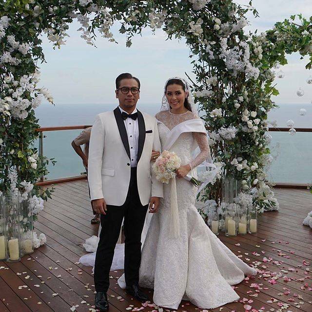 12 Foto Pernikahan Sammy Simorangkir dan Viviane di Bali