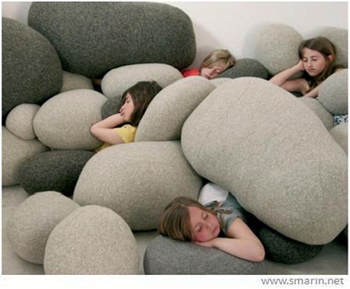 石頭造型沙發、靠枕