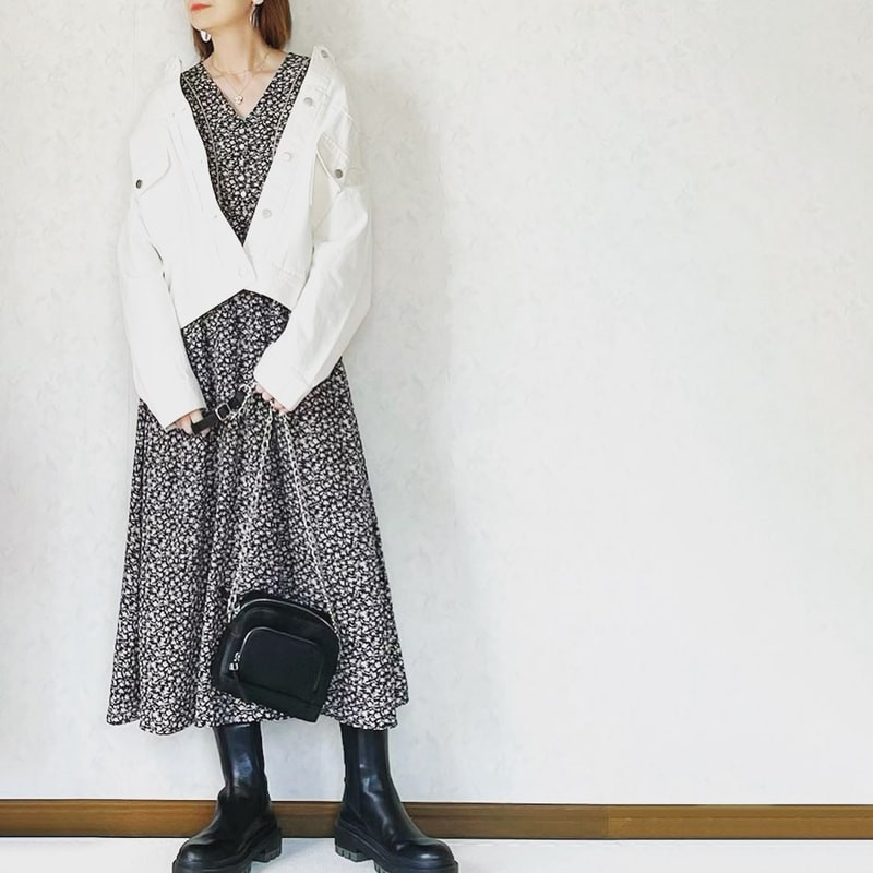 一目で春っぽい 大人が似合う 花柄ワンピース コーデの作り方 Mine