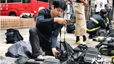 溫昇豪和消防員真人開箱「大」睡一下