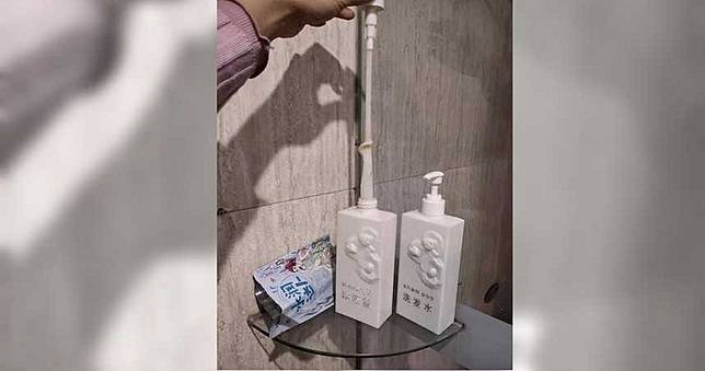 飯店沐浴乳擠不出　女打開驚見「拆封保險套」崩潰：剛拿什麼塗在身上？