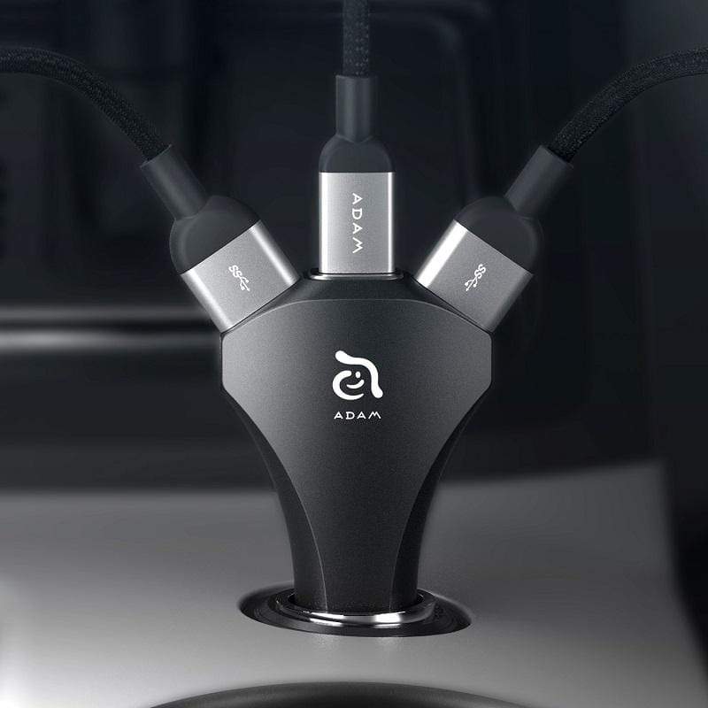 保護您的行車安全，延長裝置的使用壽命。 全球通用的寬幅電壓設計，不論大貨車或小客車都能使用。 搭配90度L型彎角接頭，金屬捲線傳輸線，方便收納。 Apple原廠MFI認證。 極小鋁合金接頭，適用各家防