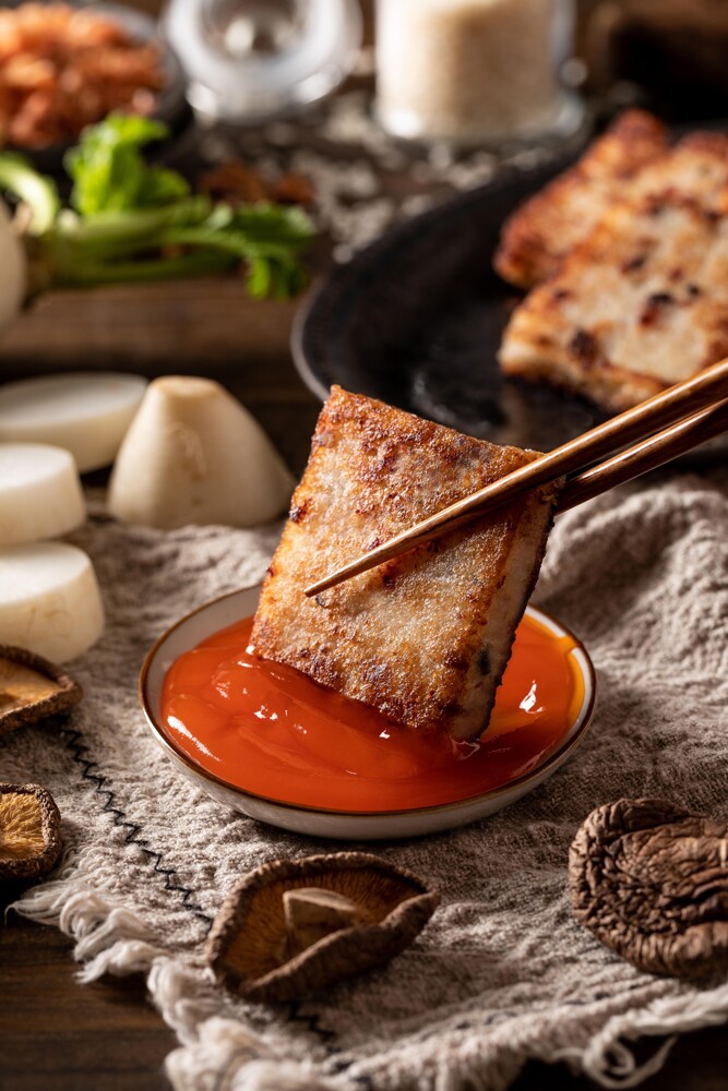 ★ 團購第一名,精美包裝自用送禮兩相宜 ★ 堅持古老製法,無可取代的經典,融合家鄉情感的味道 ★ 採用優質在來米研磨成漿,搭配台灣精選白蘿蔔一起熬煮 融合香氣十足的香菇蝦米香腸 ★ 全程手工製作,無添