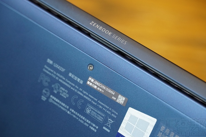 Asus ZenBook 14 UX433FN 評測：全球最小 14 吋筆電，螢幕占比 92%、觸控板變數字鍵