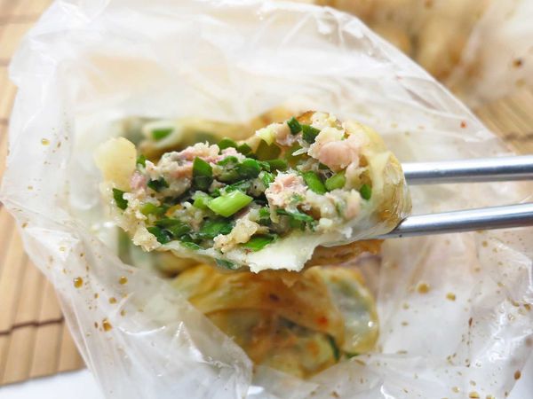 【新莊美食】中平路鍋貼店-扎實飽滿的美味鍋貼 【新莊美食】中平路鍋貼店-扎實飽滿的美味鍋貼