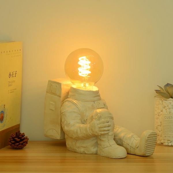 北歐創意宇航員臺燈太空人夜燈送男友兒童男孩生日禮
