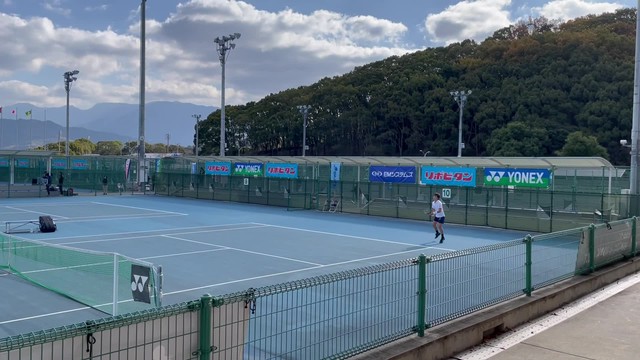 テニス ジュニア国際大会で2週連続優勝 フランスで腕を磨くジョーンズ怜音の急成長 内田暁 それぞれのセンターコート