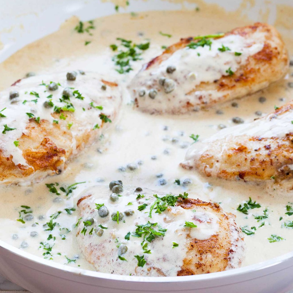 濃郁白醬口味，源自於羅馬，嚴選濃醇奶油、獨特起司加上蒜末調味! 解凍後再添加各類肉品或是海鮮類商品去跟麵體拌炒～讓您在家只要簡單調理，就能即刻品嘗方便又營養的義式餐點。 蒜香奶油白醬：成分：水，動物性