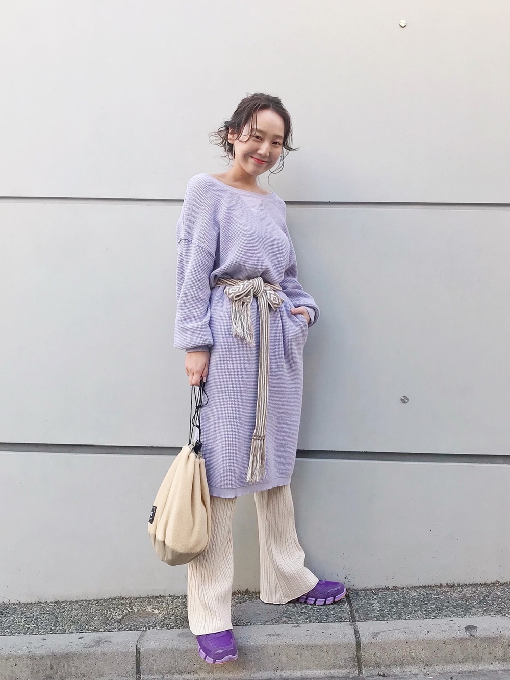 想營造春意盎然的微甜魅力？跟著日本女生學會穿搭粉嫩色單品3