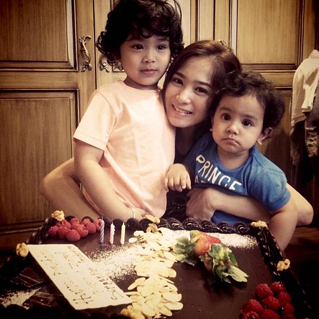 Potret Kehidupan Terkini Ratu FTV Bunga Zainal, Yuk Intip!