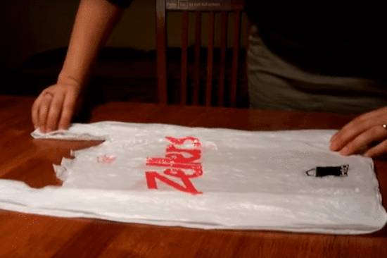 6 Kebiasaan Aneh yang Secara Nggak Sadar Lo Tiru dari Orangtua Lo