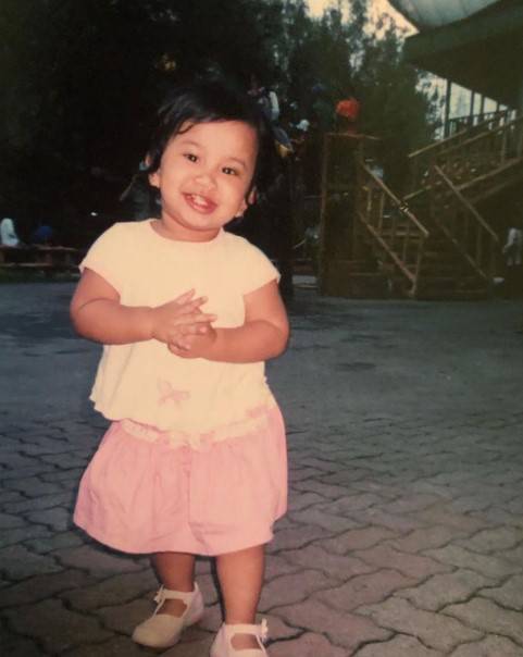 Giginya mirip Gala, 9 Potret masa kecil Mayang adik Vanessa Angel,
