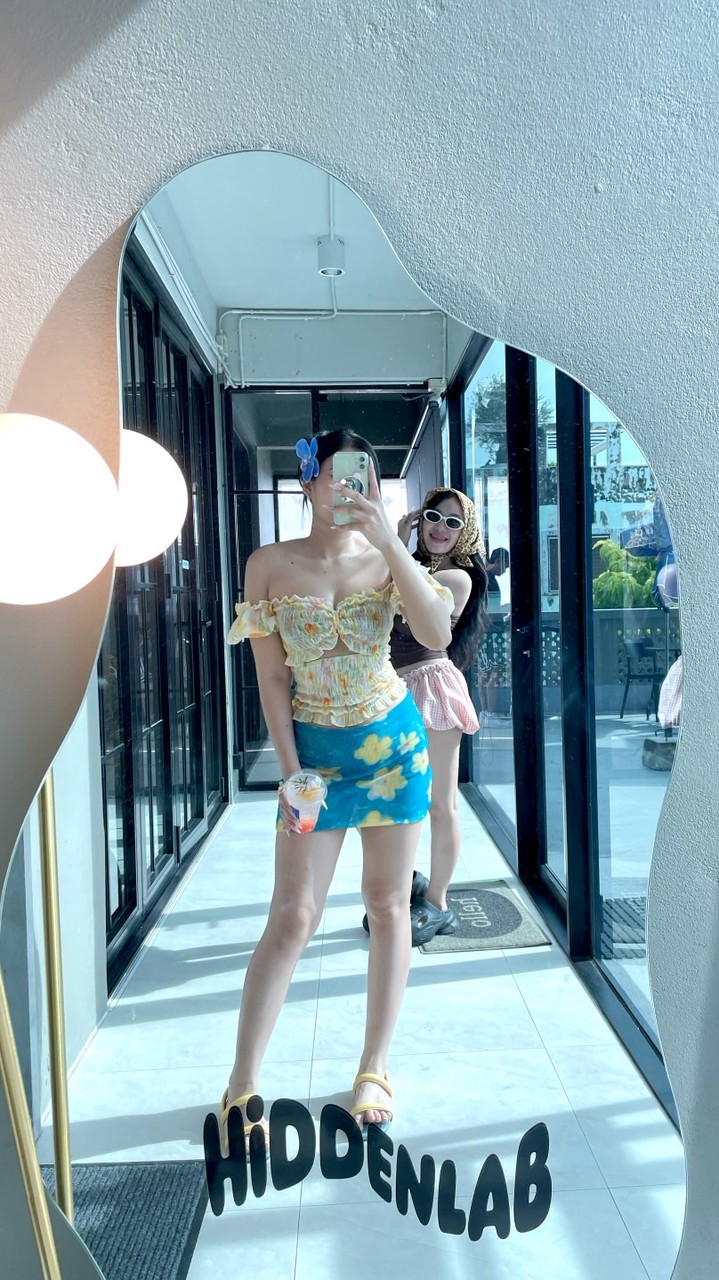 นานา รับหิ้วเสื้อผ้าประตูน้ำค่ะ