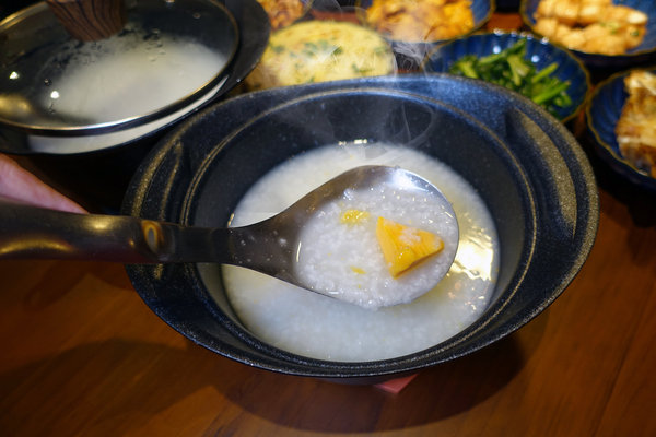 不糾結清粥小菜，台北ATT 4 FUN清粥小菜，正餐宵夜都有賣(含不糾結清粥小菜訂位、價位、包廂資訊)