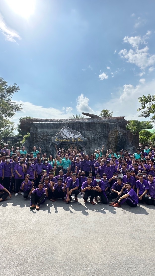 นักเรียนโรงเรียนค่ายบางระจันวิทยาคม
