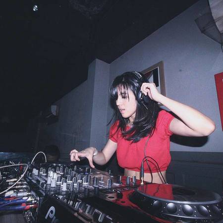 Potret DJ Una yang Bikin Netizen Salfok 