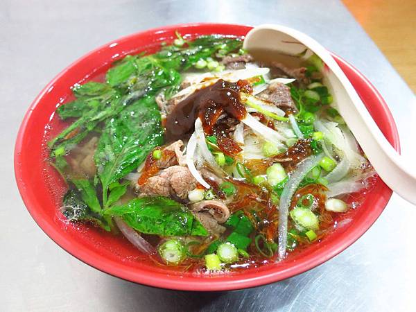 【新莊越南料理】越南小吃-湯鮮、美味的牛肉河粉 【新莊越南料理】越南小吃-湯鮮、美味的牛肉河粉