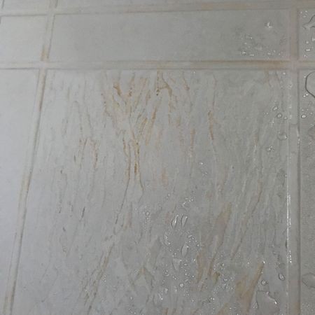 重曹でお風呂のタイル赤カビの掃除