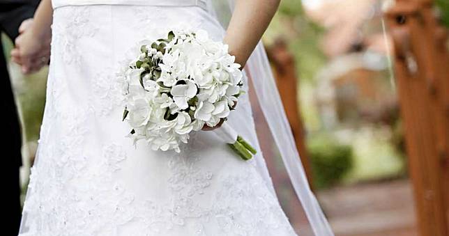 連遇喪事結婚拖3年！閨蜜趁機「爬上新郎床」懷孕逼走正宮...八字重算
