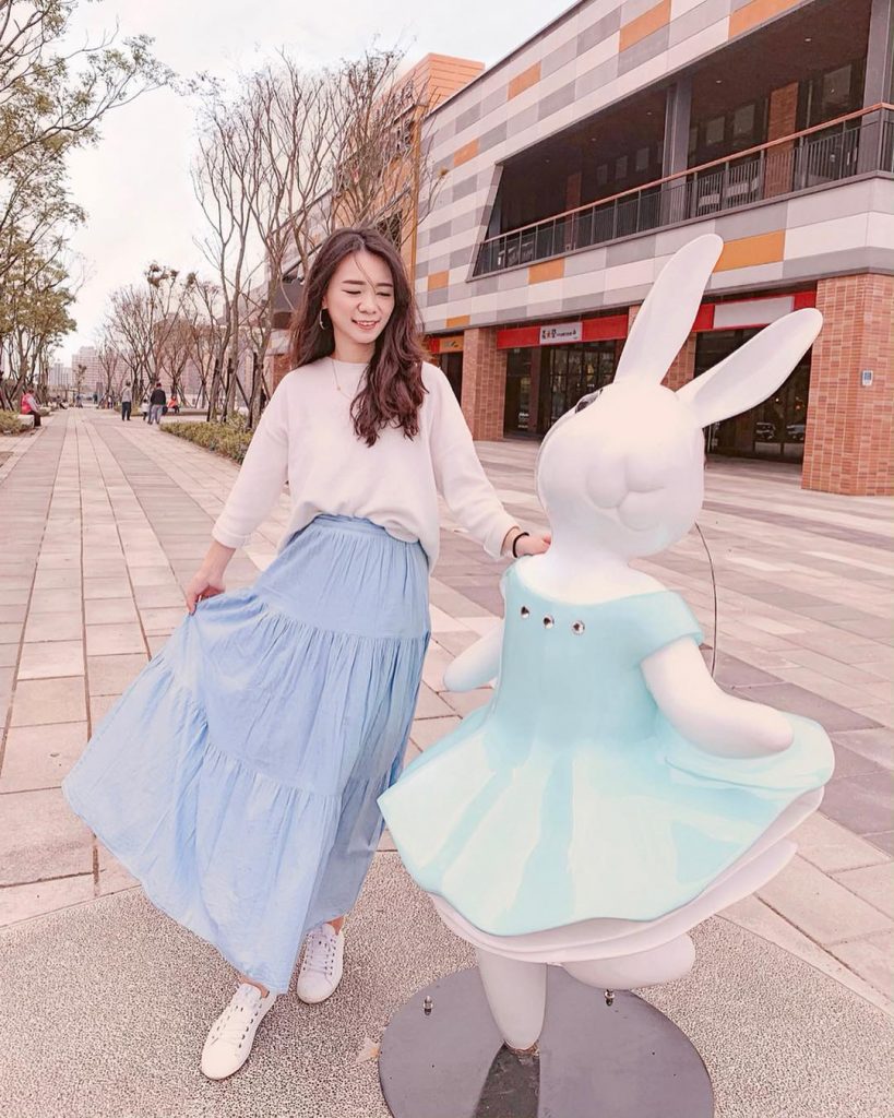 淡水輕軌,淡水景點,淡海輕軌,輕軌,美麗新影城, 崁頂站