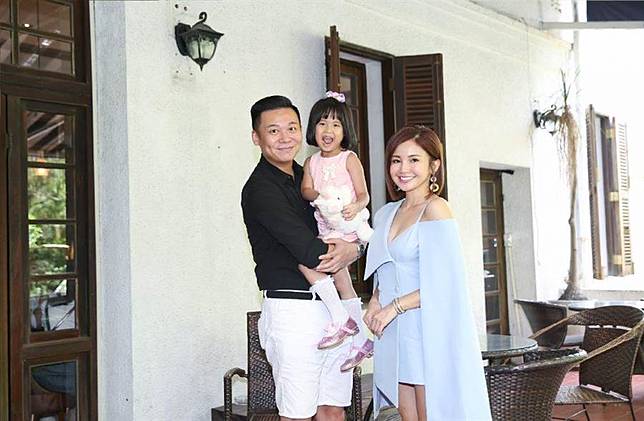 鍾欣怡夫妻結婚紀念日開直播吐心聲 曝年初差點離婚