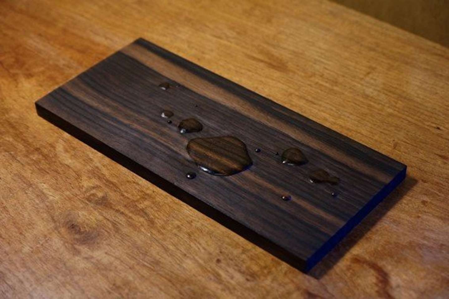 これが彫刻だと？ 木を削って作った「水滴」がリアルすぎて脳が混乱 