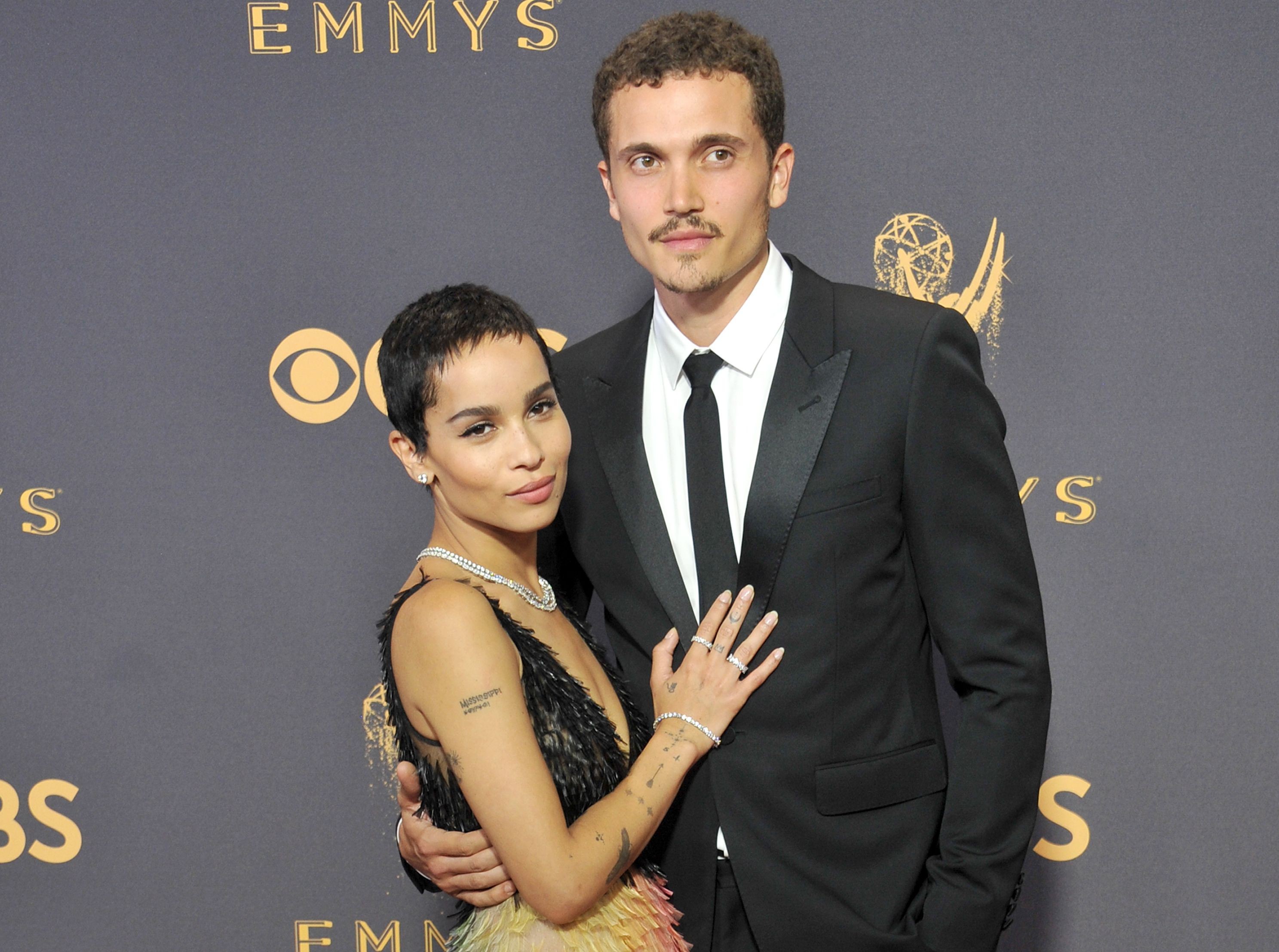 ゾーイ クラヴィッツ 結婚1年半で電撃離婚 Elle News