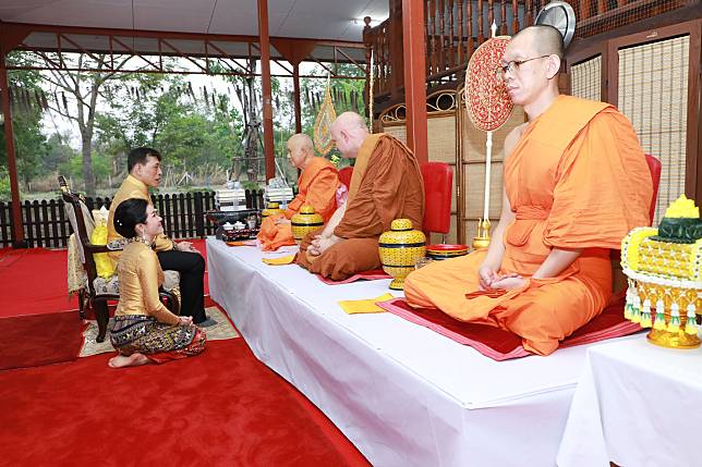 ในหลวง ทรงสนทนาธรรมกับ สมเด็จพระพุทธโฆษาจารย์