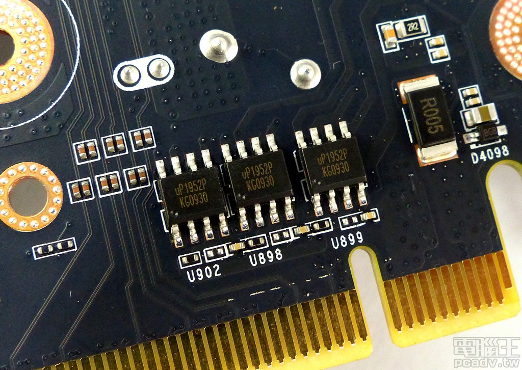 ▲ 由於 uP9512S 僅負責輸出各相 PWM 訊號，MOSFET 本身也沒有附加驅動器功能，因此 ZOTAC 於顯示晶片供電轉換部分，單相各安排 1 顆 Unitpower UP1952 驅動器晶片負責驅動上、下橋 MOSFET。