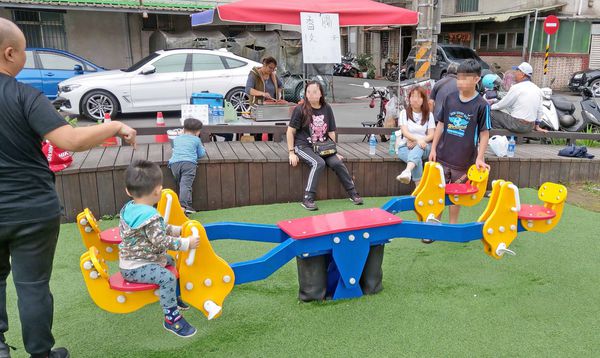 【台北景點】白雲公園-小孩愛不釋手，三種不同類型溜滑梯及多種盪鞦韆的特色公園