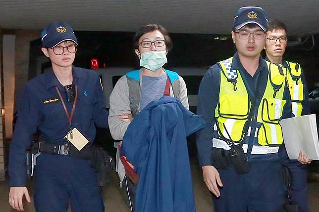 失控港女移送時換喊「救命啊！陳同佳」