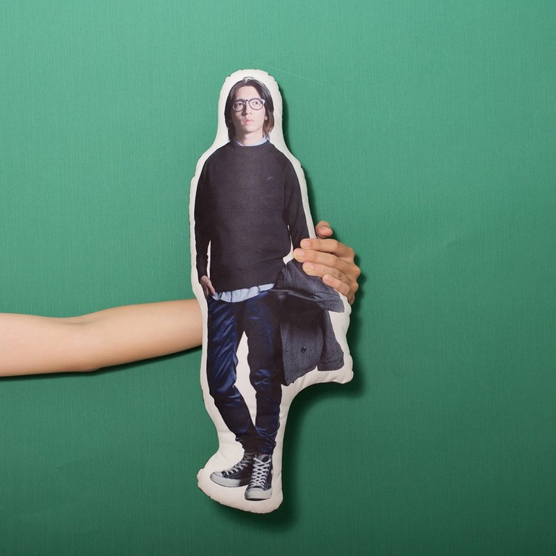 ＊這款為客製化抱枕，圖片確認沒問題後，製作需要9~14個工作天(不含假日)，手工製作需要一定的時間，沒辦法趕也不能保證出貨時間喔，請大家多多包容！