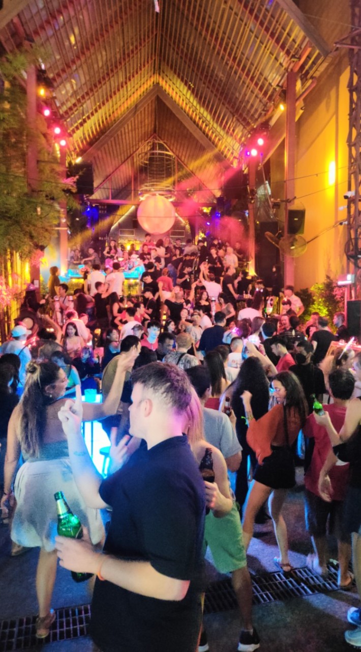 หาเพื่อนดื่ม🍻เพื่อนเที่ยว🎶นั่งชิล ผับ บาร์ ร้านเหล้า คลับEDM กทม.🌜