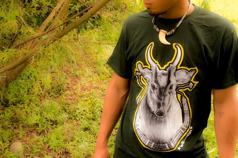 - 與日本Uniqlo同工廠生產，品質走在國際尖端 - 亞洲潮流品牌尺寸規格，穿起來最有型 - 高質感27支柔軟布料 日本與香港熱銷600萬件 -精梳柔棉筒T - 預水洗防縮處理無接縫筒T ★直噴印刷