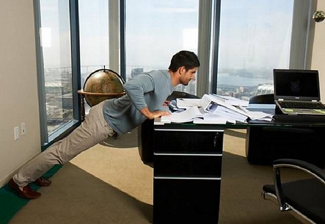 Senam Bangku, Olahraga yang Tepat untuk Wanita Pekerja Kantoran