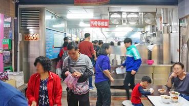 【台北美食】楊后庄排骨酥麵-饒河夜市裡人潮滿滿的超人氣美食