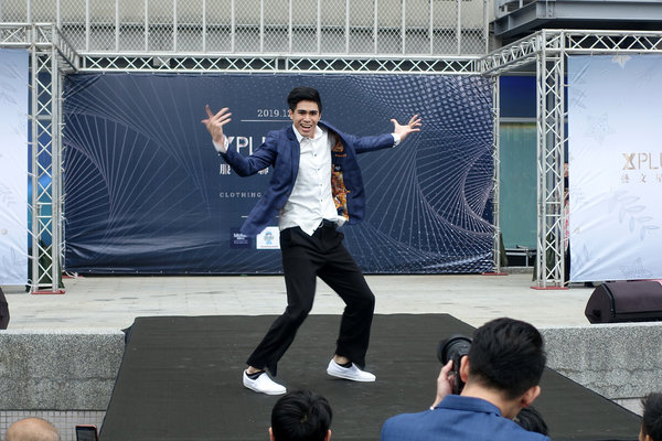 桃園西服推薦-西服先生，X-PLUS創世界服飾聯合展示會，進口日本高精密科技裁剪床、獨立設計師團隊，快速、合身的平價桃園訂製西服