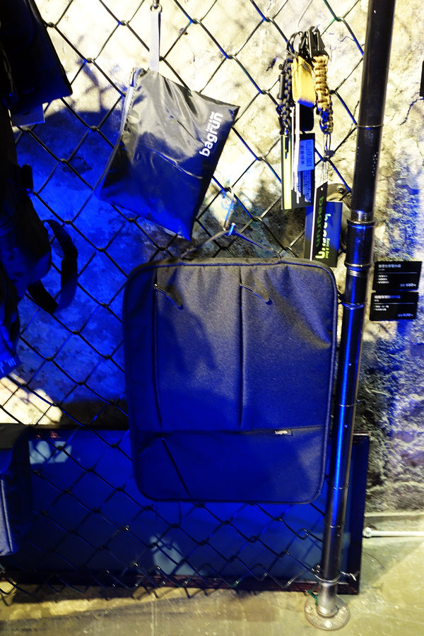  bagrun防水背包，bagrun台北西門町VAR LIVE旗艦店開幕，貝格朗都會玩家軍事風格後背包，好用多功能後背包，機能後背包推薦，貝格朗機能後背包