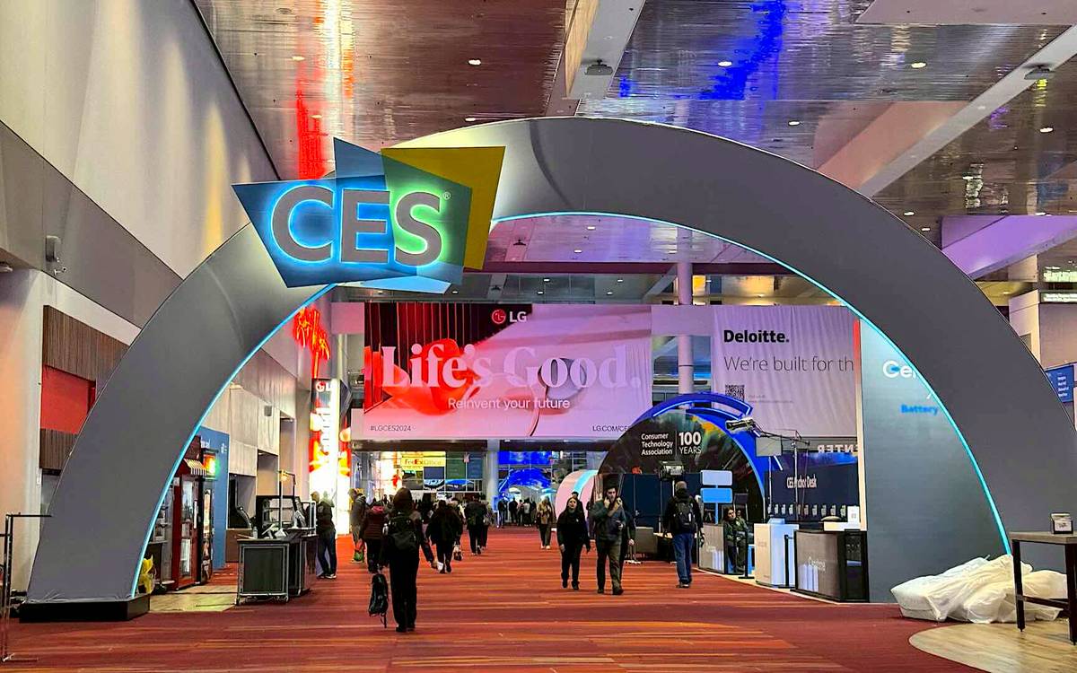 Apple’s Vision Pro Launch and Impact on CES 2024: AR/VR Products, Potential Industry Changes, and Next Steps