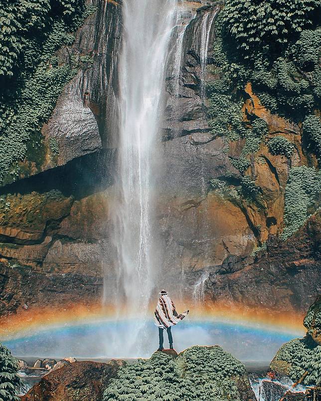 10 Air Terjun Indonesia yang Kekinian, Murah, dan Instagramable